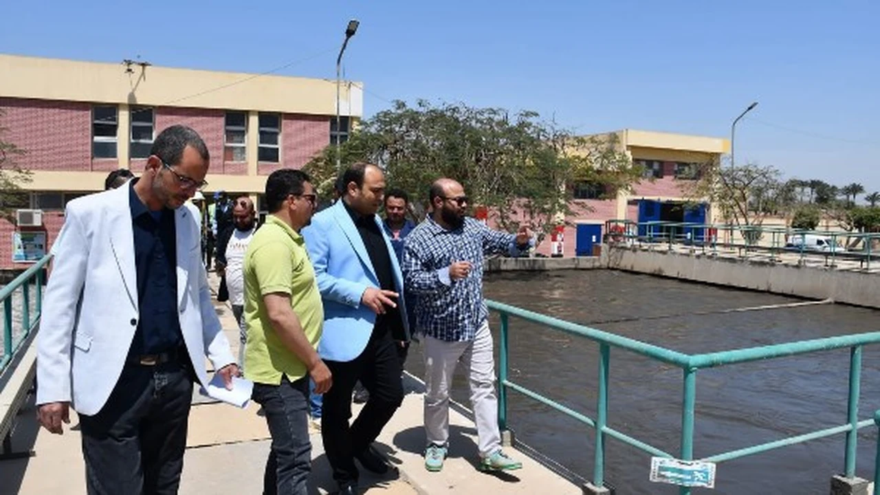 رئيس مياه الشرب بالجيزة يزور محطة معالجة صرف صحي أم دينار بمنشأة القناطر